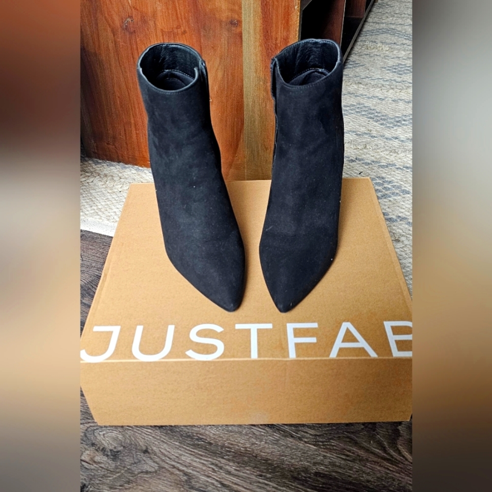 JustFab Ankle Booties (Black, Size 8) - LIKE NEW / ONLY WORN ONCE